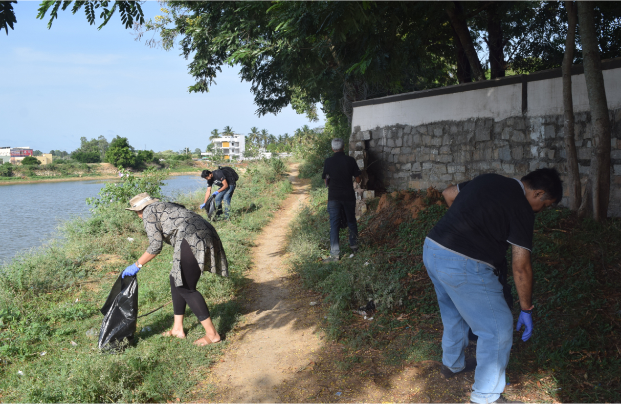 Wetland mitras (friends of the wetland) and local residents carrying out cleanliness drives, clearing out waste in Bashettihalli wetland.